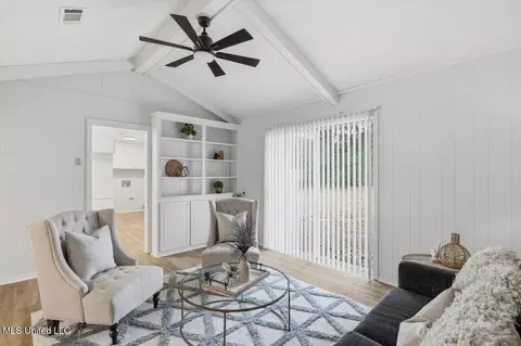 Living - 166 Cypress Dr, Madison, MS 39110 photo 4 of 4