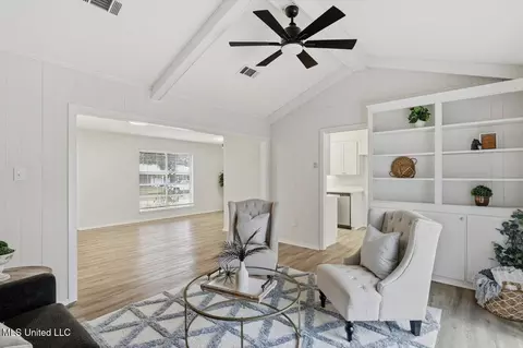 Living - 166 Cypress Dr, Madison, MS 39110 photo 3 of 4
