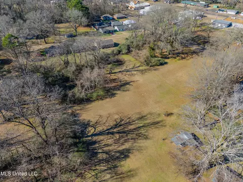 View/Area - 210 Eureka St, Batesville, MS 38606 photo 3 of 13