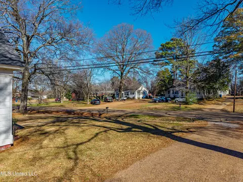 Exterior - 210 Eureka St, Batesville, MS 38606 photo 3 of 23