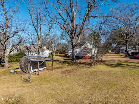 Exterior - 210 Eureka St, Batesville, MS 38606 photo 15 of 23