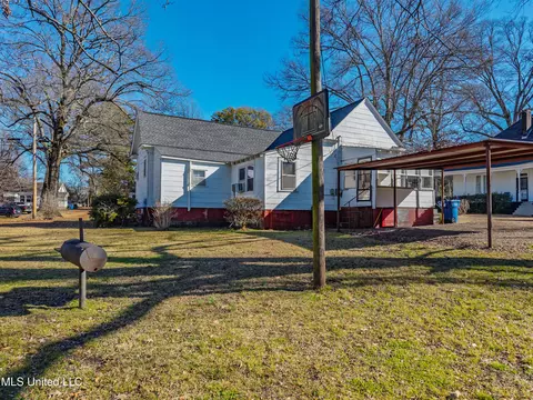 Exterior - 210 Eureka St, Batesville, MS 38606 photo 5 of 23