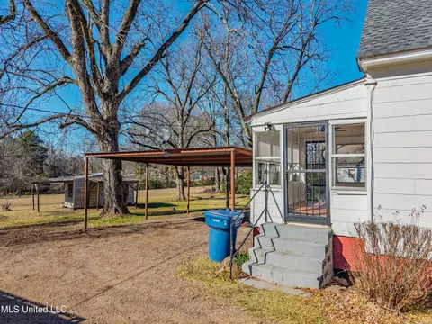 Exterior - 210 Eureka St, Batesville, MS 38606 photo 4 of 23