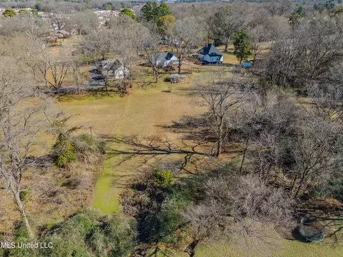View/Area - 210 Eureka St, Batesville, MS 38606 photo 1 of 13