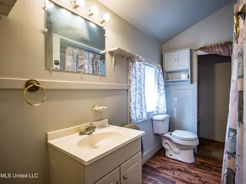 Bath - 210 Eureka St, Batesville, MS 38606 photo 3 of 3