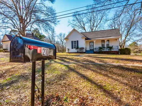 Exterior - 210 Eureka St, Batesville, MS 38606 photo 14 of 23