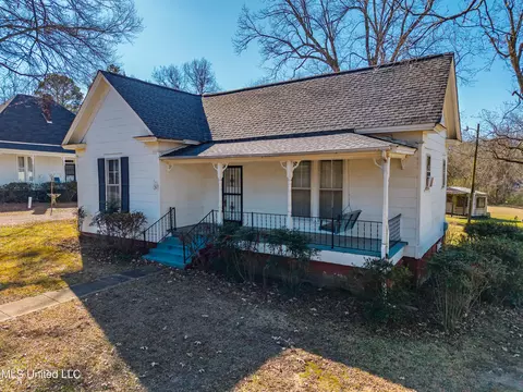 Exterior - 210 Eureka St, Batesville, MS 38606 photo 2 of 23