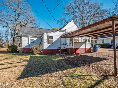 Exterior - 210 Eureka St, Batesville, MS 38606 photo 10 of 23