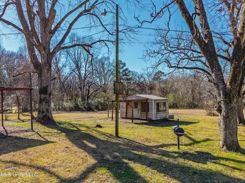 Exterior - 210 Eureka St, Batesville, MS 38606 photo 6 of 23