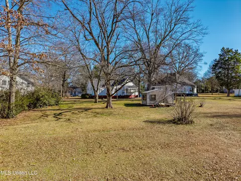 Exterior - 210 Eureka St, Batesville, MS 38606 photo 16 of 23