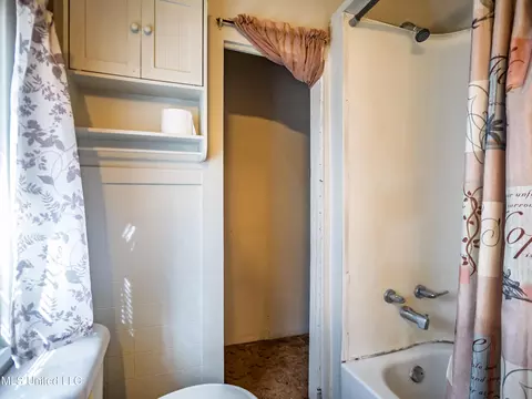 Bath - 210 Eureka St, Batesville, MS 38606 photo 1 of 3