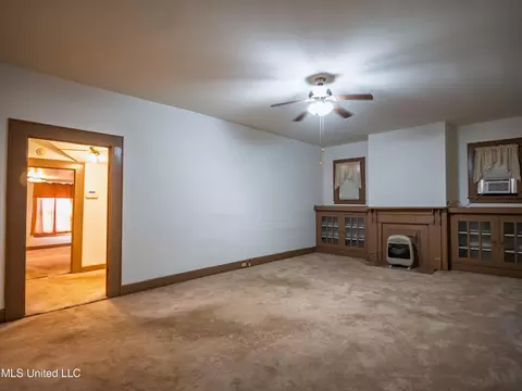 Living - 210 Eureka St, Batesville, MS 38606 photo 1 of 7