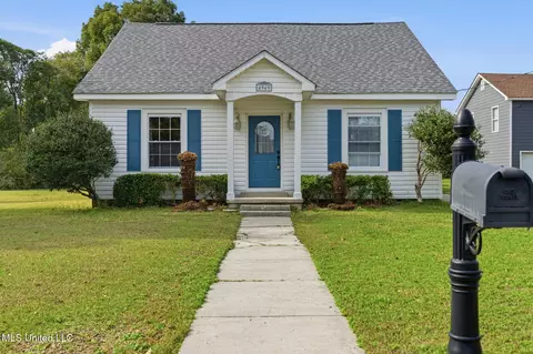 4949 Magnolia St, Moss Point, MS 39563