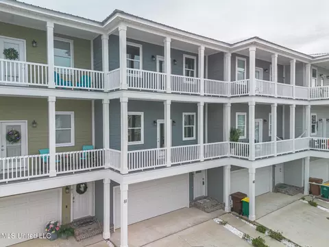 82 Oak Alley Ln, Long Beach, MS 39560