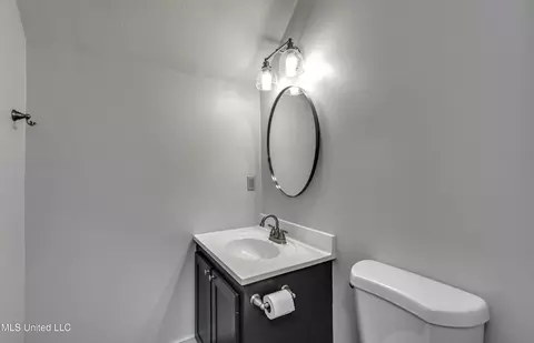Bath - 133 Monmouth Rd, Florence, MS 39073 photo 5 of 6