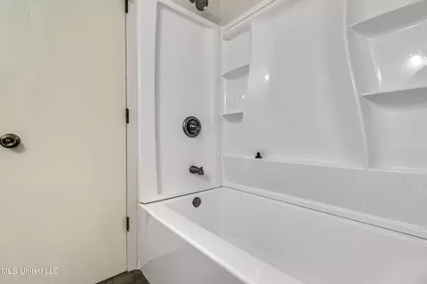 Bath - 133 Monmouth Rd, Florence, MS 39073 photo 6 of 6