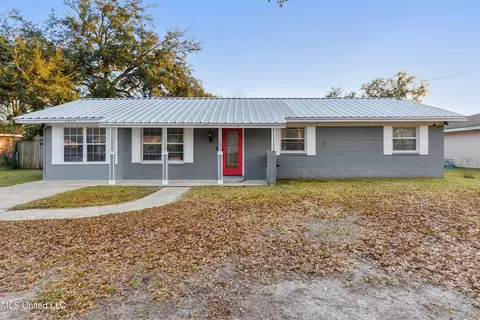 2510 Parkwood Pl, Ocean Springs, MS 39564