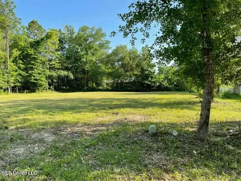 128 Oaks Blvd, Bay Saint Louis, MS 39520