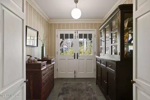 Entry Way - 1431 Roxbury Pl, Jackson, MS 39211 photo 1 of 2