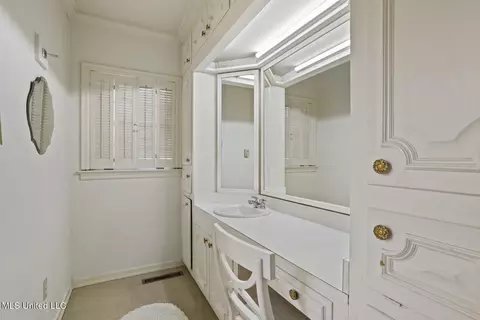Bath - 1431 Roxbury Pl, Jackson, MS 39211 photo 1 of 6