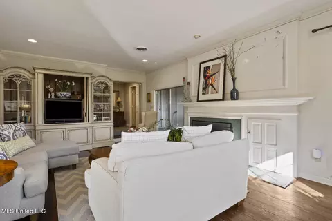 Living - 1431 Roxbury Pl, Jackson, MS 39211 photo 3 of 3