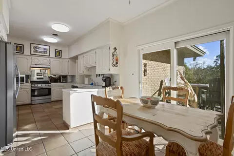 Kitchen - 1431 Roxbury Pl, Jackson, MS 39211 photo 4 of 4