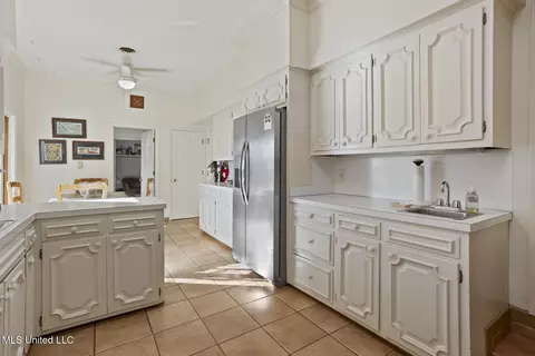 Kitchen - 1431 Roxbury Pl, Jackson, MS 39211 photo 3 of 4
