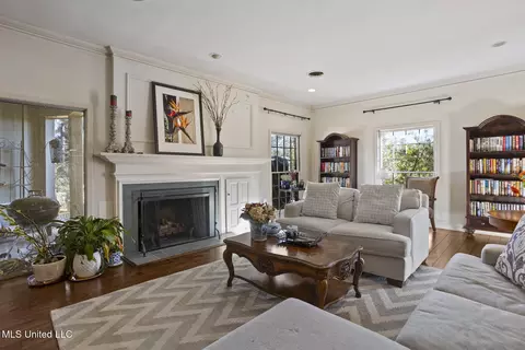 Living - 1431 Roxbury Pl, Jackson, MS 39211 photo 2 of 3