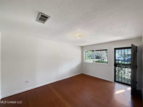 Living - 4220 Nancy St, Pearl, MS 39208 photo 1 of 3