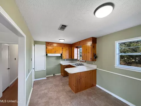 Kitchen - 4220 Nancy St, Pearl, MS 39208 photo 2 of 3