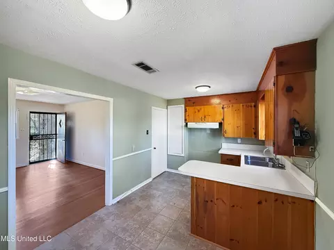 Kitchen - 4220 Nancy St, Pearl, MS 39208 photo 1 of 3