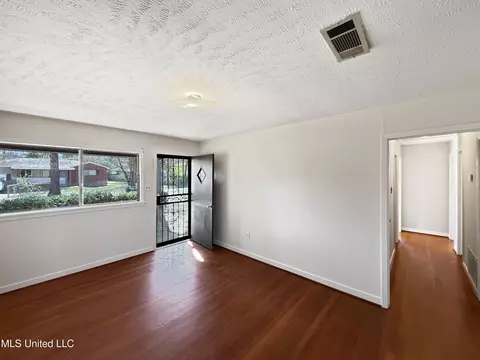 Living - 4220 Nancy St, Pearl, MS 39208 photo 2 of 3