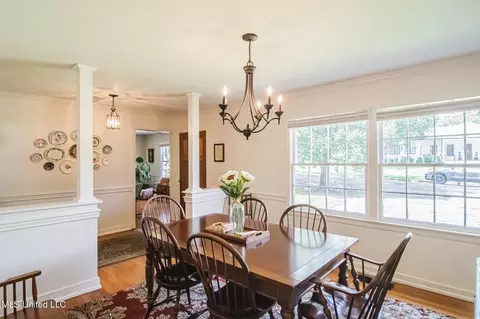 Dining - 761 Euclid Ave, Jackson, MS 39202 photo 2 of 2