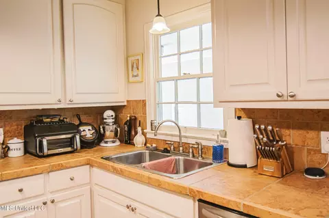 Kitchen - 761 Euclid Ave, Jackson, MS 39202 photo 14 of 14