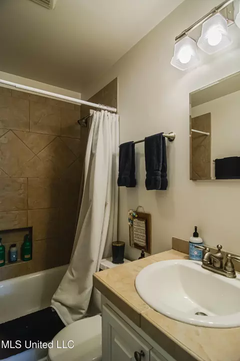 Bath - 761 Euclid Ave, Jackson, MS 39202 photo 2 of 4