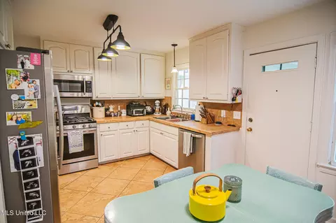 Kitchen - 761 Euclid Ave, Jackson, MS 39202 photo 5 of 14