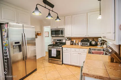 Kitchen - 761 Euclid Ave, Jackson, MS 39202 photo 1 of 14