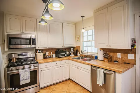 Kitchen - 761 Euclid Ave, Jackson, MS 39202 photo 6 of 14