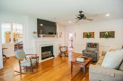 Living - 761 Euclid Ave, Jackson, MS 39202 photo 3 of 3