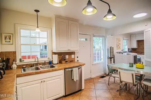 Kitchen - 761 Euclid Ave, Jackson, MS 39202 photo 8 of 14