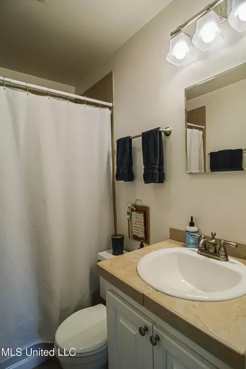 Bath - 761 Euclid Ave, Jackson, MS 39202 photo 1 of 4