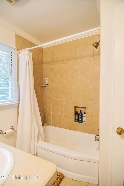 Bath - 761 Euclid Ave, Jackson, MS 39202 photo 3 of 4
