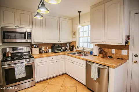 Kitchen - 761 Euclid Ave, Jackson, MS 39202 photo 7 of 14