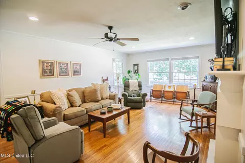 Living - 761 Euclid Ave, Jackson, MS 39202 photo 1 of 3