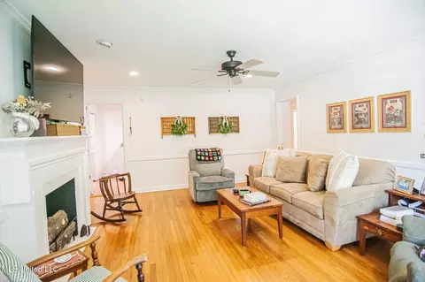 Living - 761 Euclid Ave, Jackson, MS 39202 photo 2 of 3