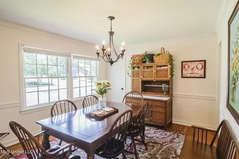 Dining - 761 Euclid Ave, Jackson, MS 39202 photo 1 of 2
