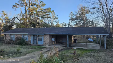 31 Sanford Rd, Courtland, MS 38620