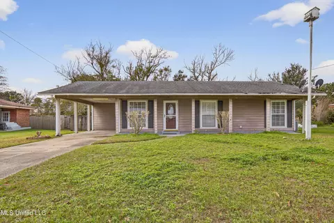 1717 Cherokee Dr, Pascagoula, MS 39581