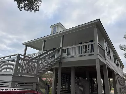 209 Henderson Ave, Pass Christian, MS 39571