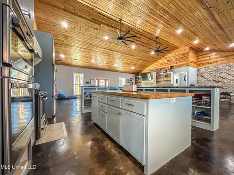 Kitchen - 438 Gulde Shiloh Rd, Brandon, MS 39042 photo 4 of 4
